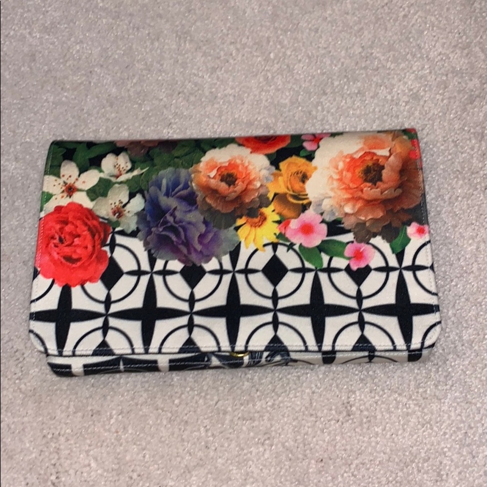 Floral clutch- NWT